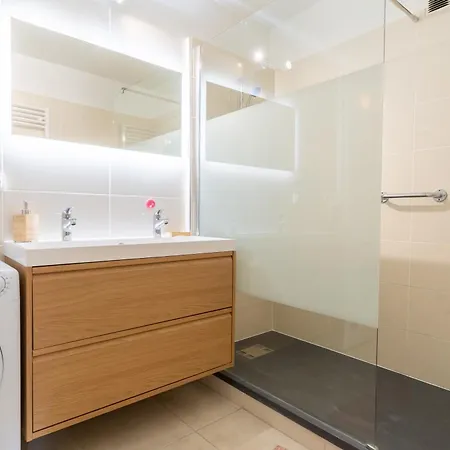 Spacieux 100m 5 Ch, Balcon, Tram, Parking Gratuit Talence